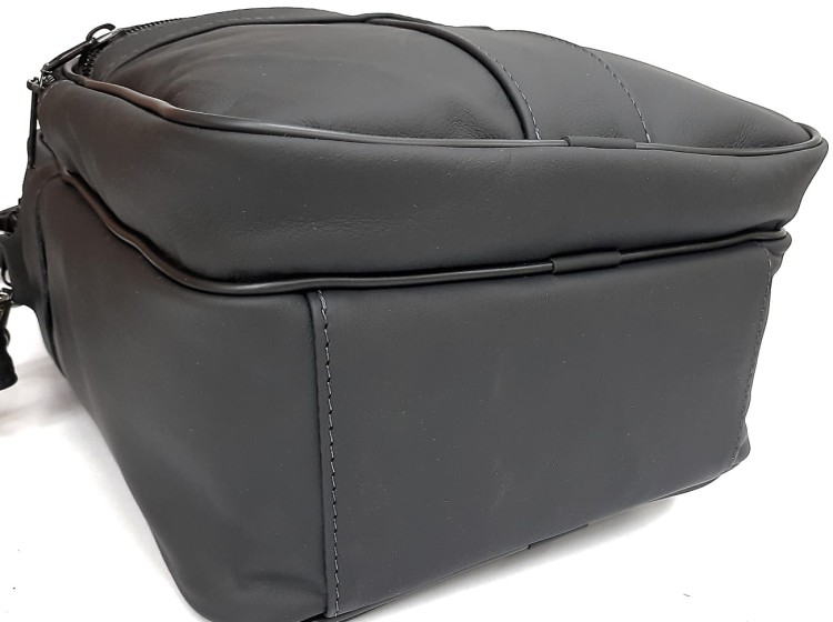 Torba męska skórzana Mona W299 – widok od spodu, solidne dno i eleganckie wykończenie.