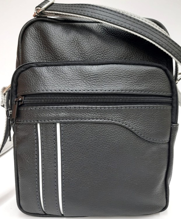 Torba męska skórzana MONA W320 z szarą wstawką – elegancka listonoszka z detalem kolorystycznym.