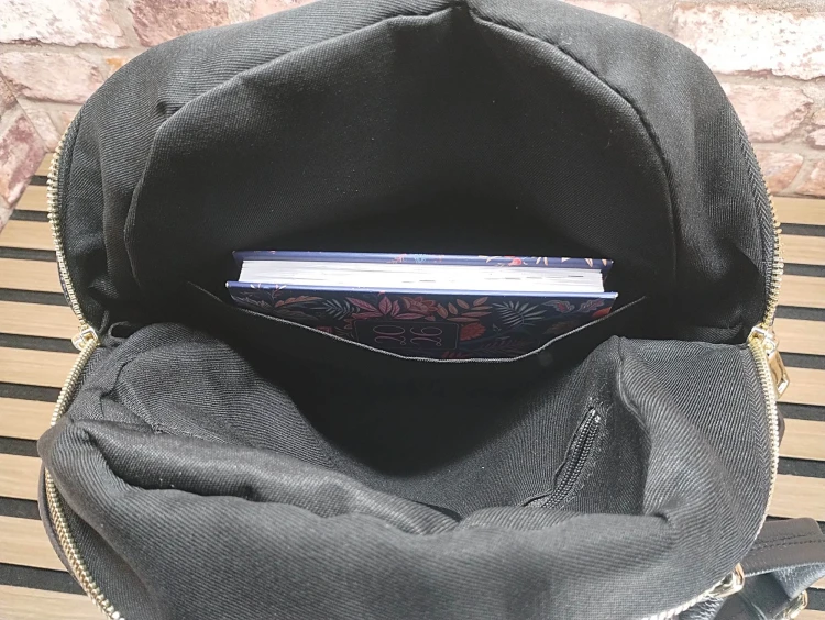 Wnętrze plecaka skórzanego kieszeń luźna podszewka