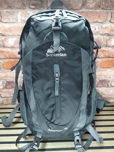 Plecak trekkingowy Senterlan 40L czarny przód