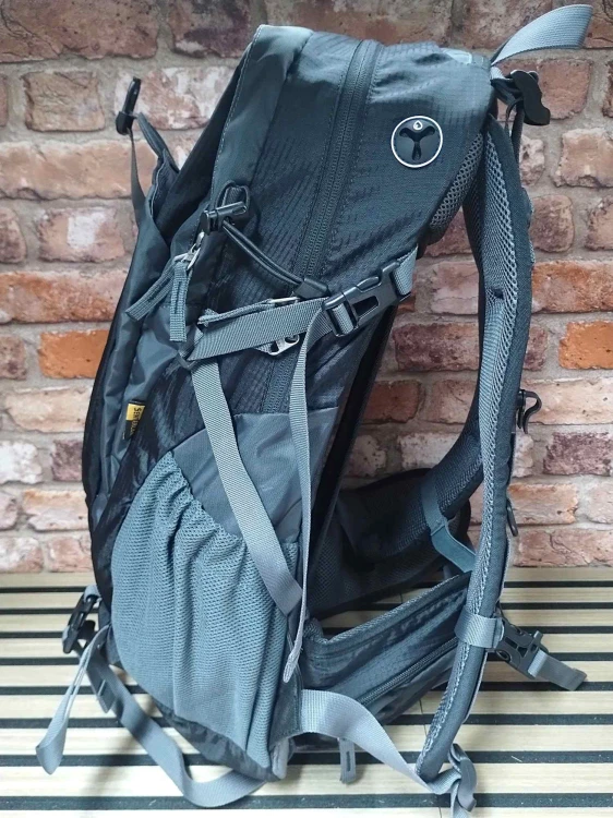 Plecak trekkingowy 40L bok regulacja paski