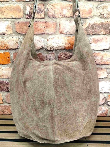 torebka zamszowa worek cappuccino przód jasny elegancki styl