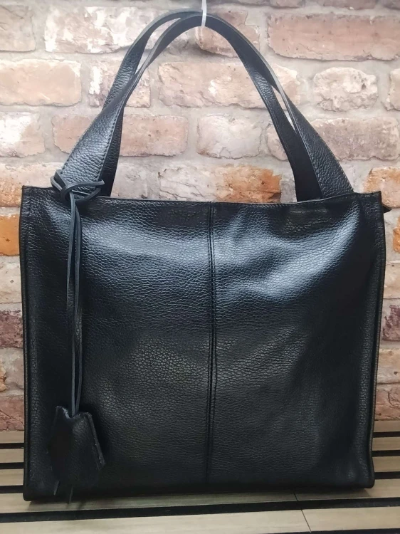 torebka skórzana dollaro czarna elegancka torba damska sztywna forma